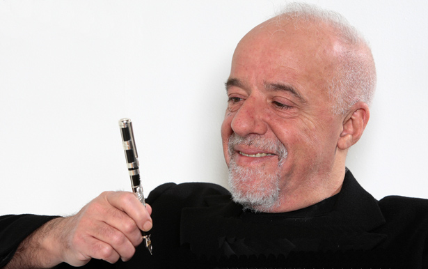 Paulo Coelho escribirá la novela de Journey