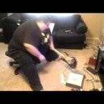 El turbogordo que destruyó su Xbox 360 a guitarrazos