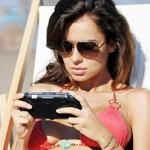 Natalia Siwiec, modelo y primera mujer capaz de jugar con una Vita del revés