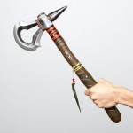 El hacha tomahawk de Assassin's Creed III tiene una réplica de goma bien maja