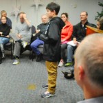 Este niño quiere que sus coleguis tiren los videojuegos violentos a la basura