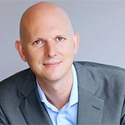 Quitar Kinect atraerá a más desarrolladores a Xbox One, dice Phil Harrison