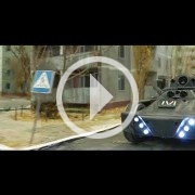 En Isotopium: Chernobyl pilotas online un tanque de jueguete físico en una maqueta real de Chernóbil