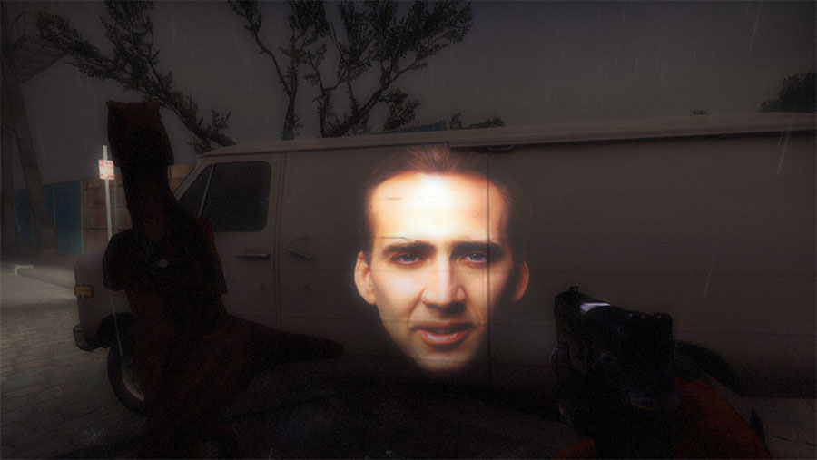 Left 4 Dead 2 mejora mucho con la linterna Nicolas Cage