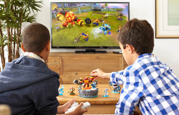 Skylanders Giants le gana a Disney Infinity la batalla de los muñecos