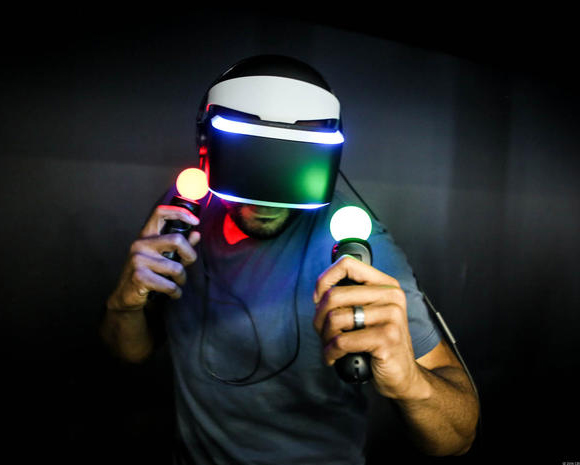 Mark Zuckerberg probó Project Morpheus una semana antes de comprar Oculus